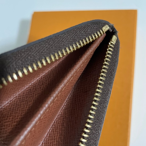 Authentic Louis Vuitton Zippy card holder - Picture 14 of 16